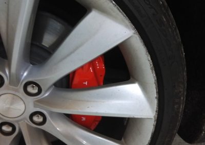 Image of a kerb damaged Tesla alloy wheel